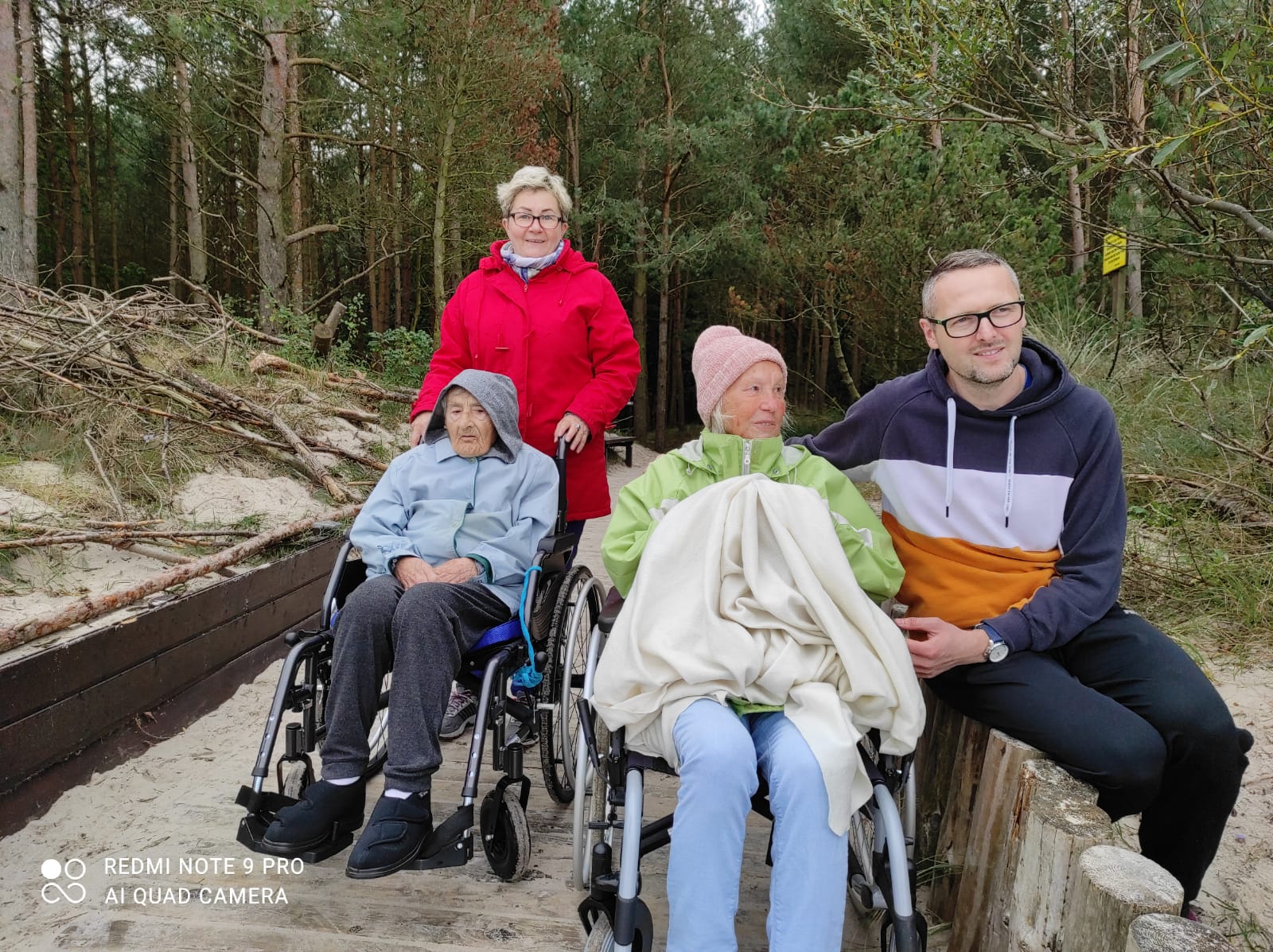 24 Stunden Pflege Berlin – Spaziergang mit Senioren